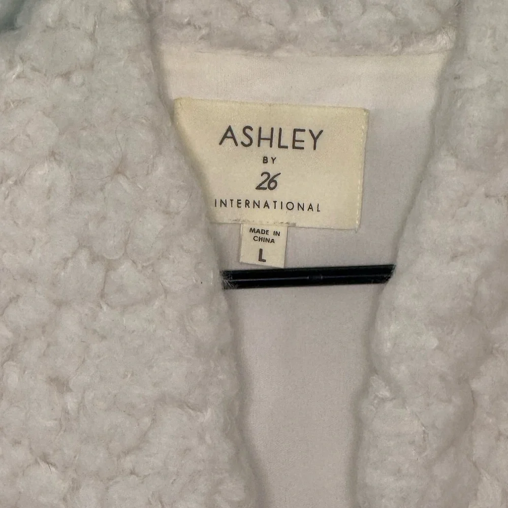Ashley By 26 International Women's Cream Sherpa Vest - Picture 3 of 4
